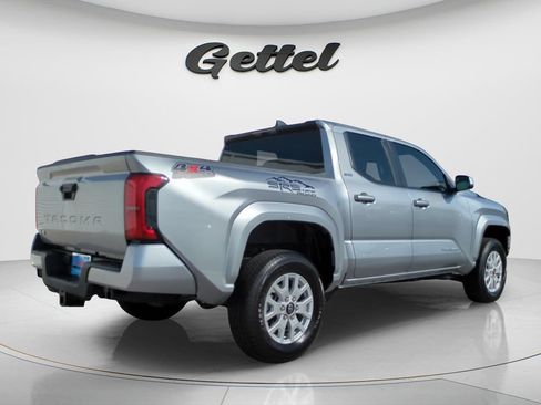 Used 2025 Toyota Tacoma SR5 AWD/4WD image 5