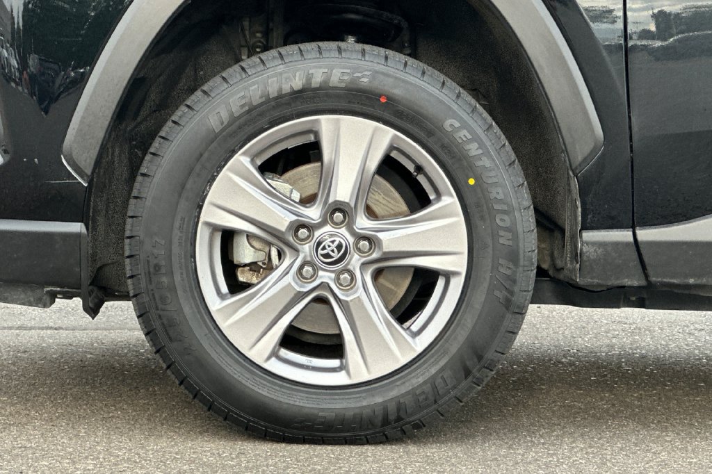 Used 2025 Toyota RAV4 XLE AWD/4WD image 30