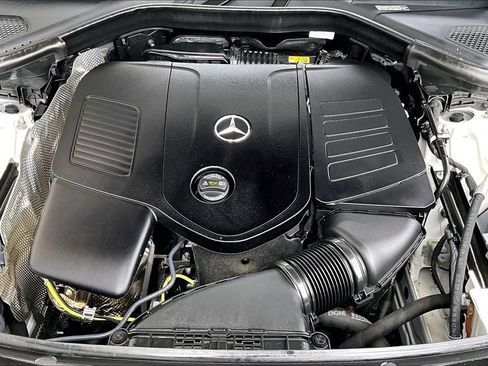 Used 2025 Mercedes-Benz GLC 350e 4MATIC image 9
