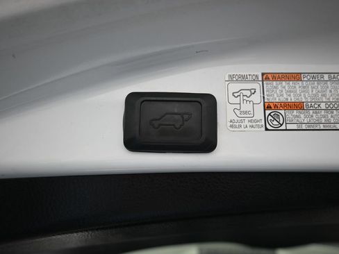 Used 2018 Toyota RAV4 SE AWD/4WD image 29
