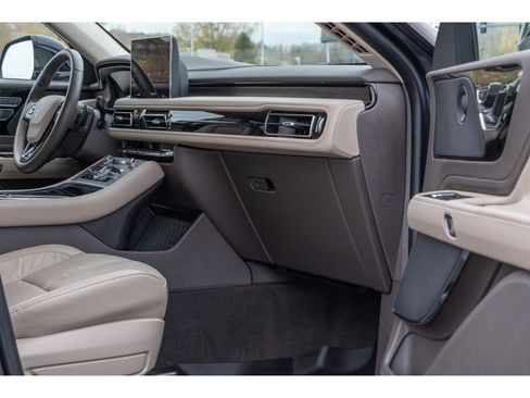 Used 2023 Lincoln Aviator Reserve w/ Equipment Group 201A image 10