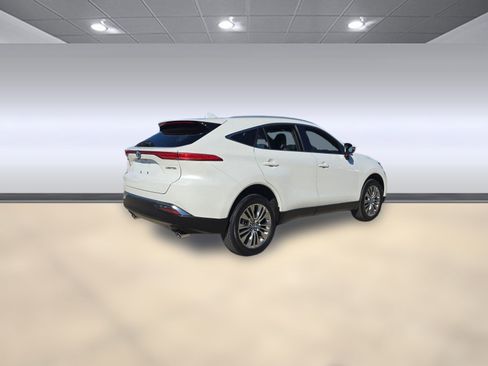 Used 2023 Toyota Venza Limited image 8