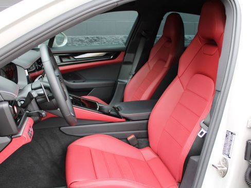 Certified 2025 Porsche Panamera 4 image 5