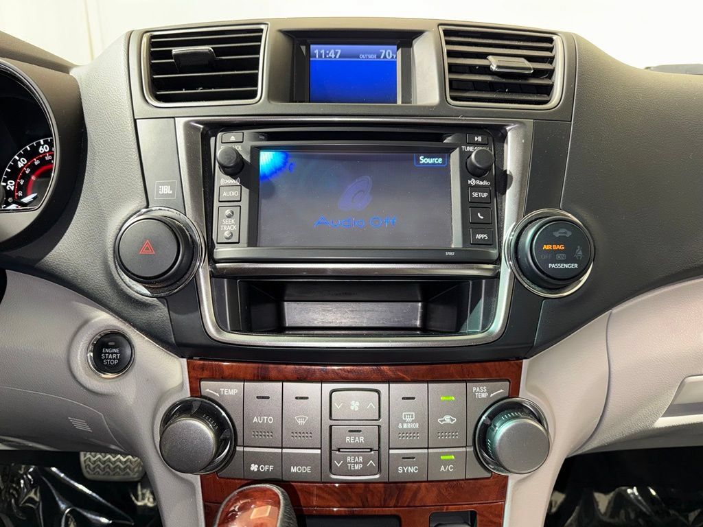 Used 2013 Toyota Highlander Limited AWD/4WD image 29