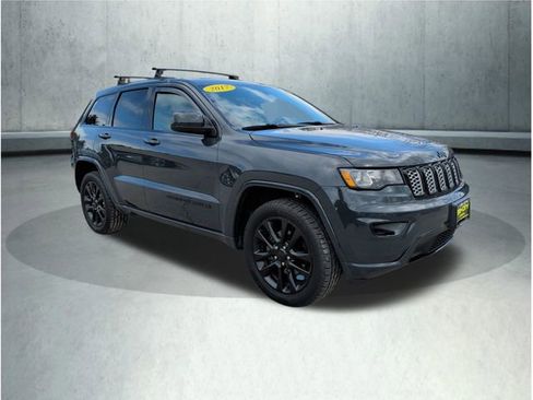 Used 2017 Jeep Grand Cherokee Altitude AWD/4WD image 8