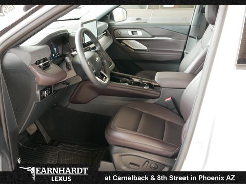 Used 2026 Ford Explorer Platinum RWD image 4