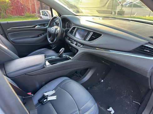 Used 2020 Buick Enclave Essence w/ Sport Touring Edition image 9