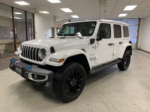 Used 2024 Jeep Wrangler Unlimited Sahara w/ Safety Group AWD/4WD image 3