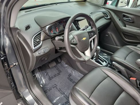 Used 2019 Chevrolet Trax Premier w/ LPO, Cargo Package image 17