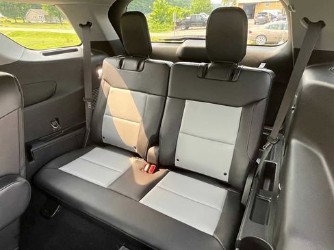 Used 2023 Ford Explorer XLT w/ Equipment Group 202A image 12