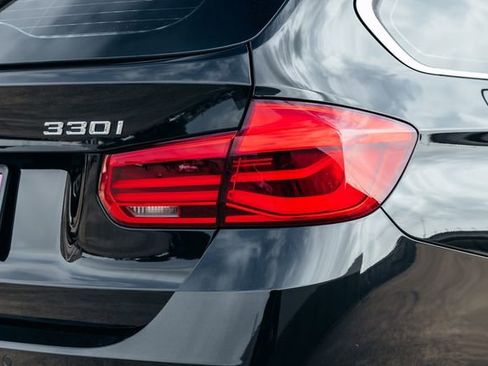 Used 2017 BMW 330i xDrive Wagon image 46