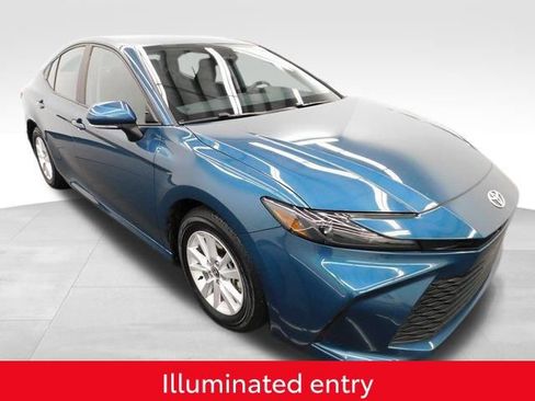 Used 2025 Toyota Camry LE image 12