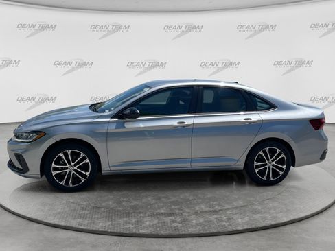 Used 2025 Volkswagen Jetta Sport FWD image 4
