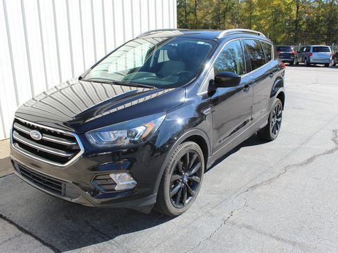Used 2019 Ford Escape SE image 1
