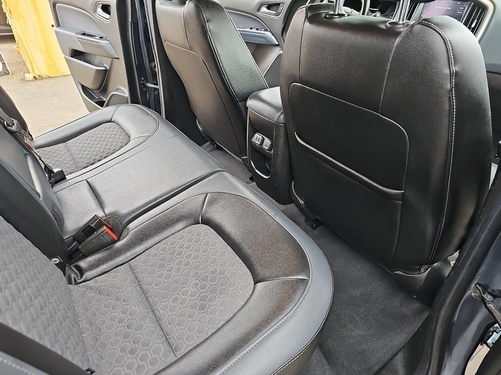Used 2019 Chevrolet Colorado Z71 AWD/4WD image 11