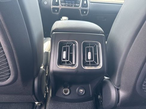 Used 2023 Kia Sorento S w/ Panoramic Sunroof Package AWD/4WD image 30