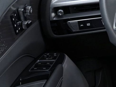 New 2026 Cadillac Lyriq V AWD/4WD image 22