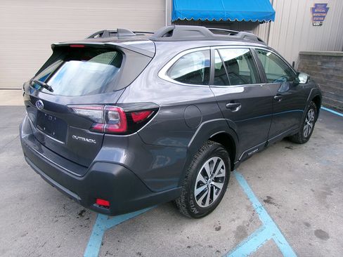 Used 2023 Subaru Outback AWD/4WD image 5