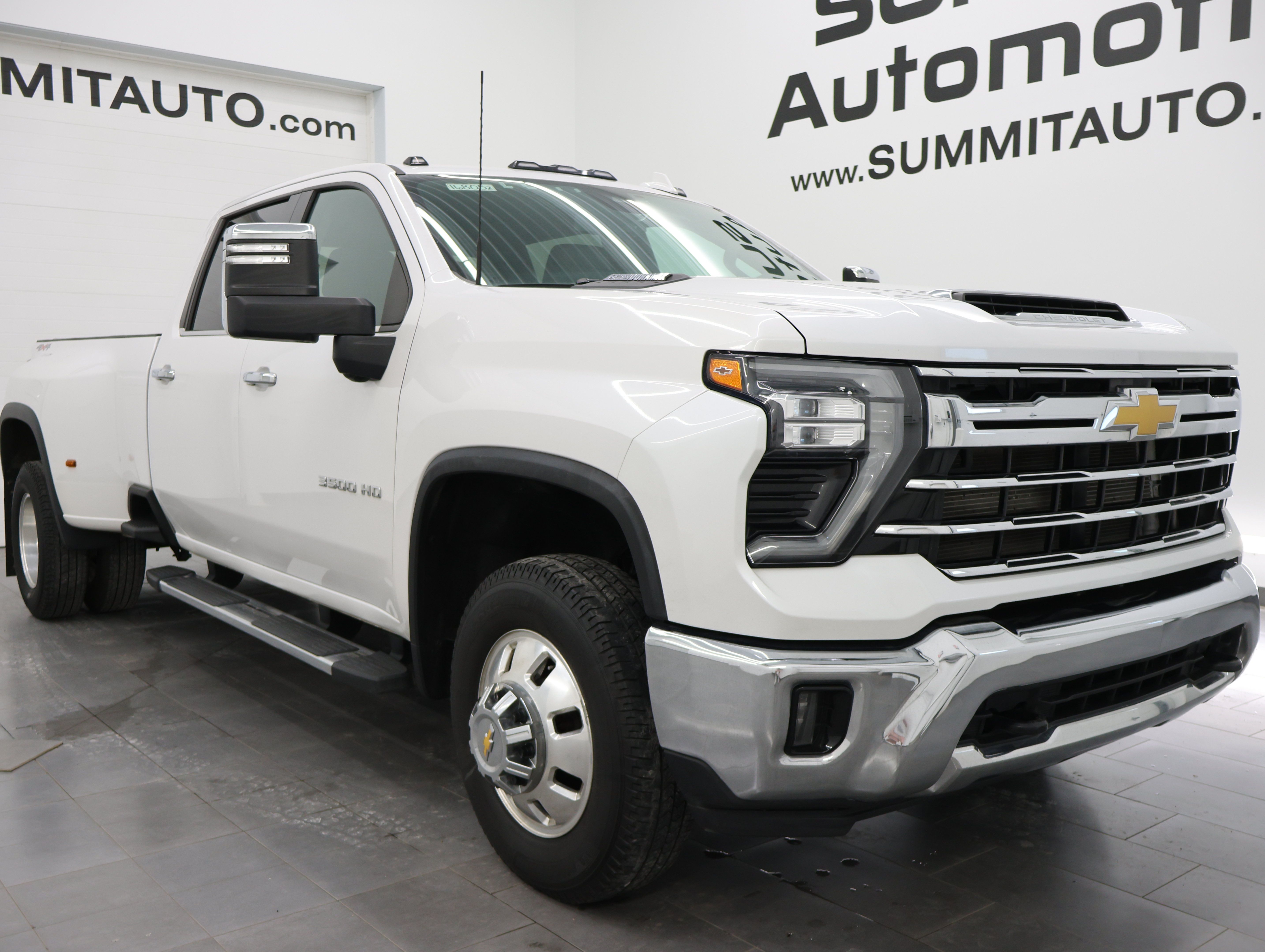 Used 2024 Chevrolet Silverado 3500 LTZ w/ LTZ Convenience Package AWD/4WD image 2