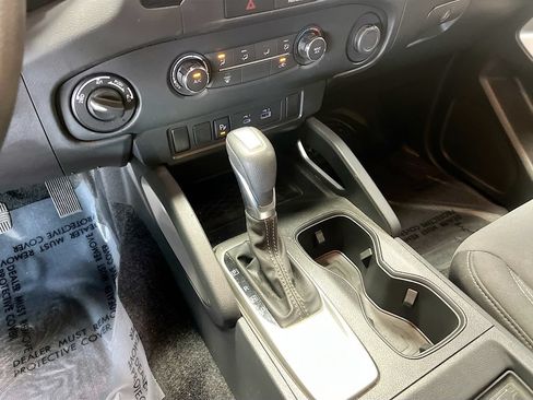 Used 2022 Nissan Frontier SV w/ Technology Package AWD/4WD image 16