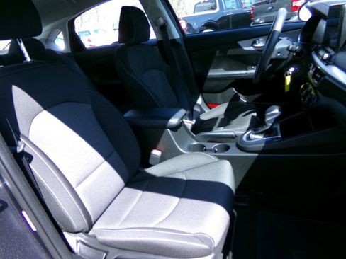 Used 2023 Kia Forte LXS image 11