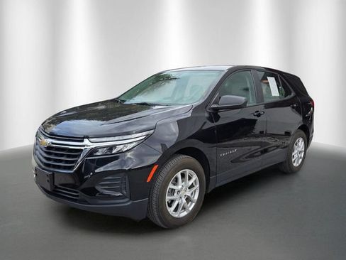 Used 2023 Chevrolet Equinox LS AWD/4WD image 2