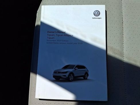Used 2020 Volkswagen Tiguan SEL AWD/4WD image 26
