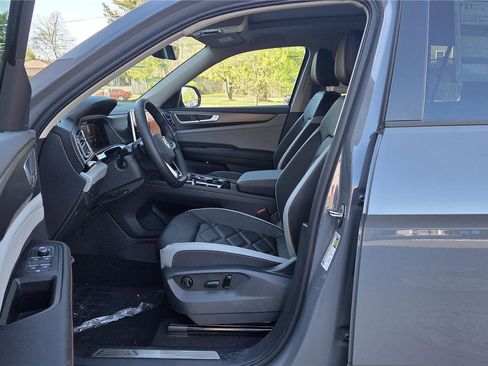 New 2026 Volkswagen Atlas Peak Edition image 11