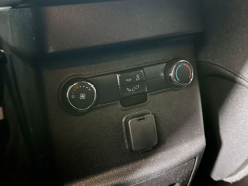 Used 2017 Ford Explorer XLT w/ Equipment Group 201A image 25