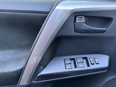 Used 2016 Toyota RAV4 LE image 12