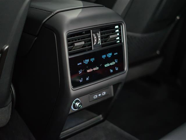 Certified 2026 Porsche Cayenne AWD/4WD image 28