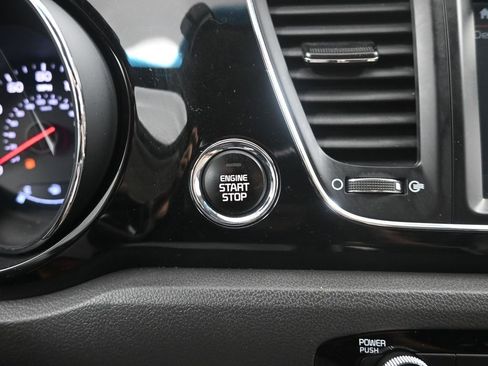 Used 2017 Kia Sedona SX image 21