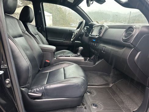Used 2021 Toyota Tacoma TRD Off-Road w/ TRD Premium Off Road Package image 14