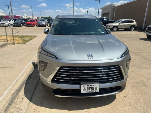 Used 2025 Buick Enclave Preferred w/ Power Package FWD image 2