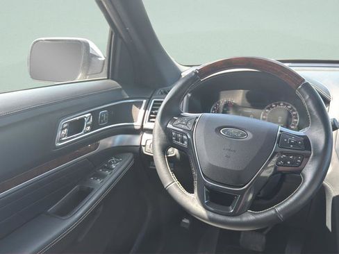 Used 2017 Ford Explorer Platinum AWD/4WD image 37