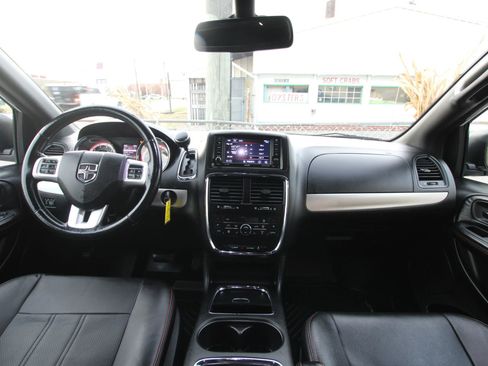 Used 2019 Dodge Grand Caravan GT image 14