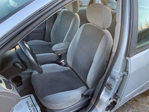 Used 2003 Ford Focus SE FWD image 18