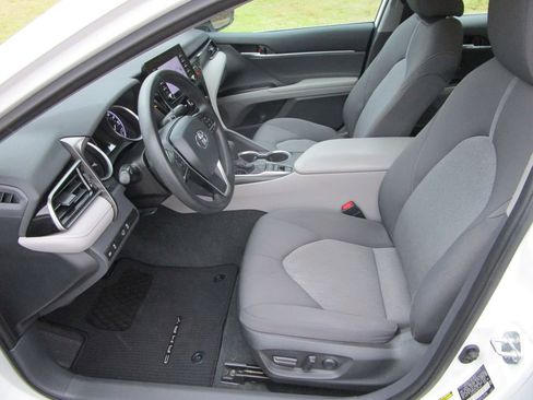 Used 2022 Toyota Camry LE image 16