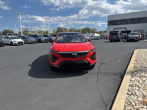 Used 2025 Cadillac Optiq Sport 2 image 2