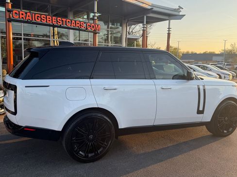 Used 2025 Land Rover Range Rover SE image 3