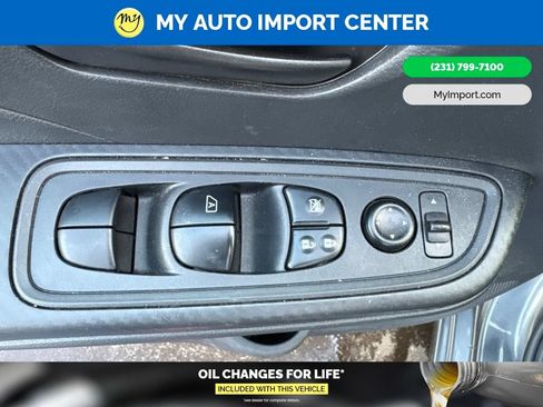 Used 2023 Nissan Versa S w/ Trunk Package FWD image 9
