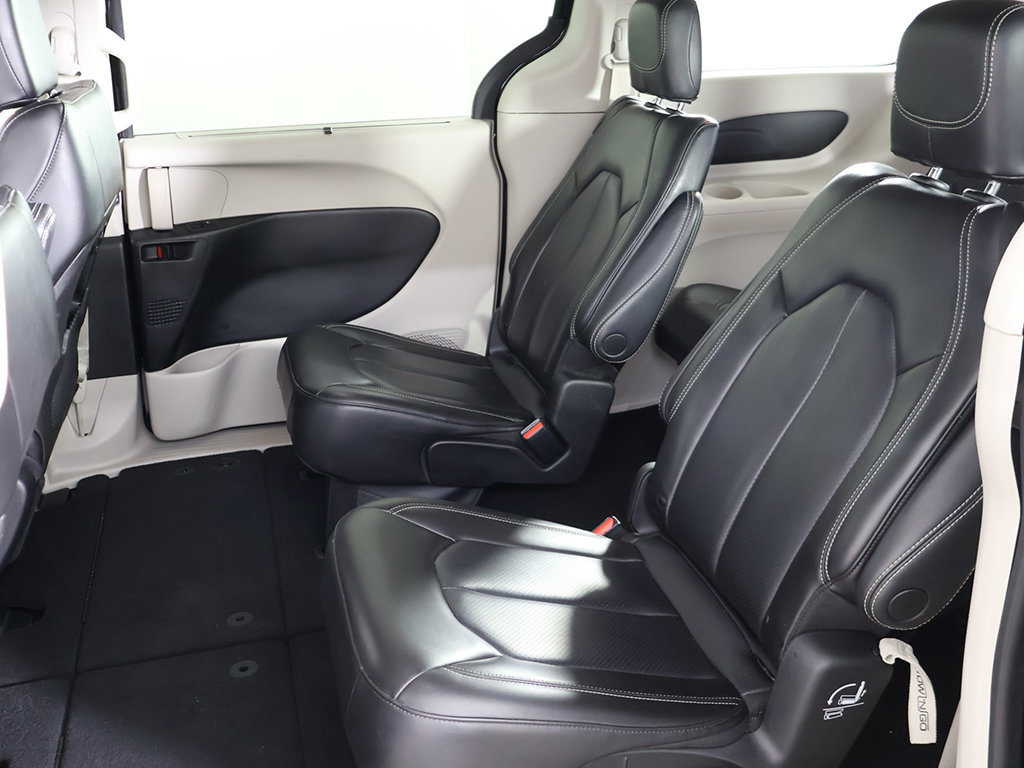 Used 2023 Chrysler Pacifica Touring-L FWD image 31