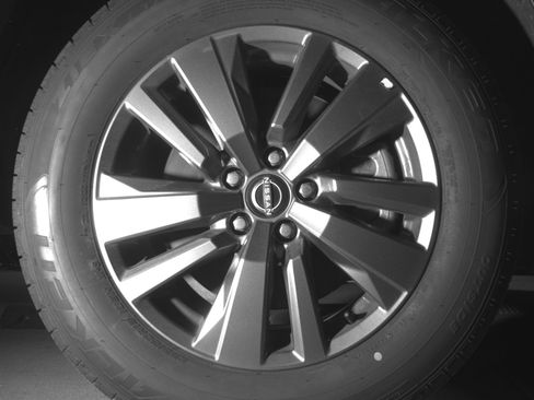 Used 2025 Nissan Pathfinder SV image 13