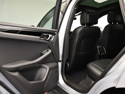 Certified 2026 Porsche Macan AWD/4WD image 43