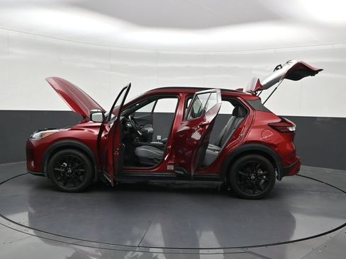 Used 2023 Nissan Kicks SR w/ SR Premium Package FWD image 33