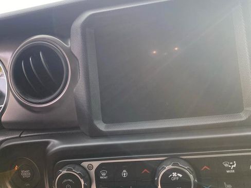 Used 2023 Jeep Gladiator Sport AWD/4WD image 11