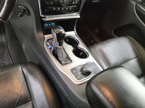 Used 2020 Jeep Grand Cherokee Limited AWD/4WD image 26