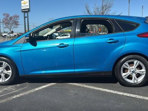 Used 2014 Ford Focus SE w/ SE Winter Package image 4