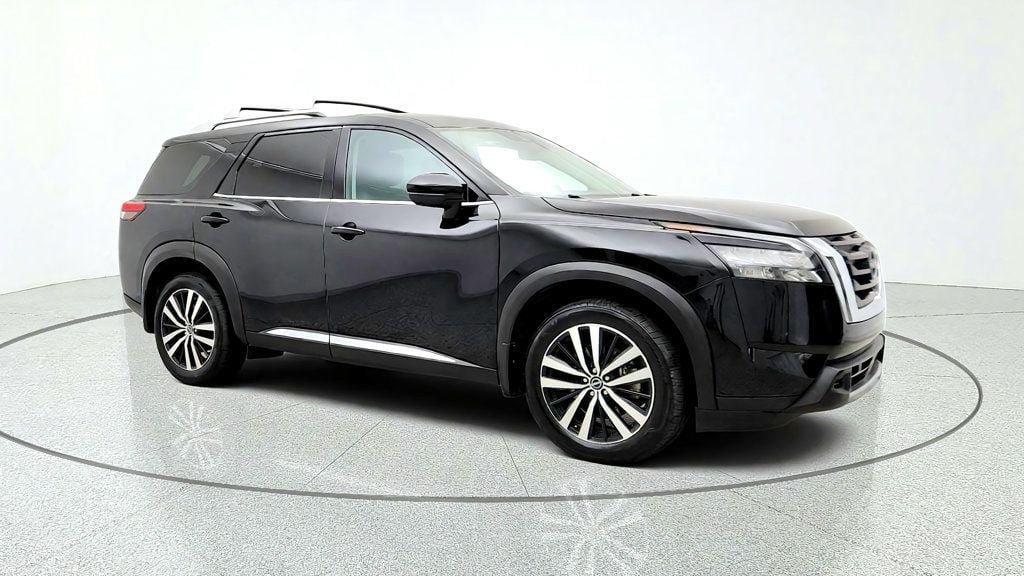 Used 2025 Nissan Pathfinder Platinum w/ Cargo Package AWD/4WD image 3