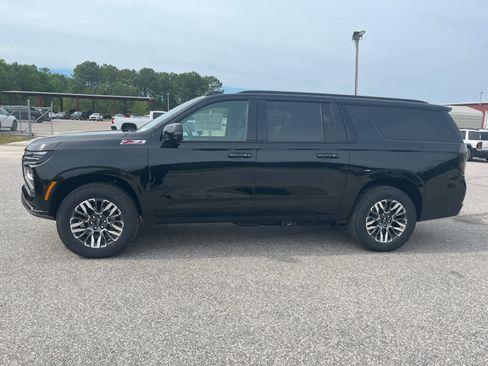 New 2026 Chevrolet Suburban Z71 image 2